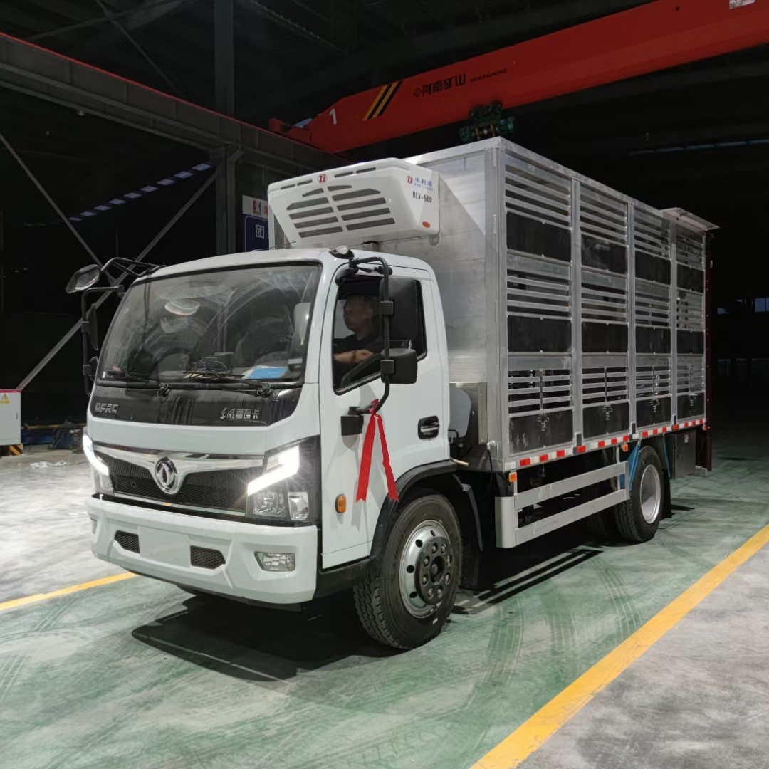 Ciężar&oacute;wka do transportu bydła ze stopu aluminium Dongfeng Dolica