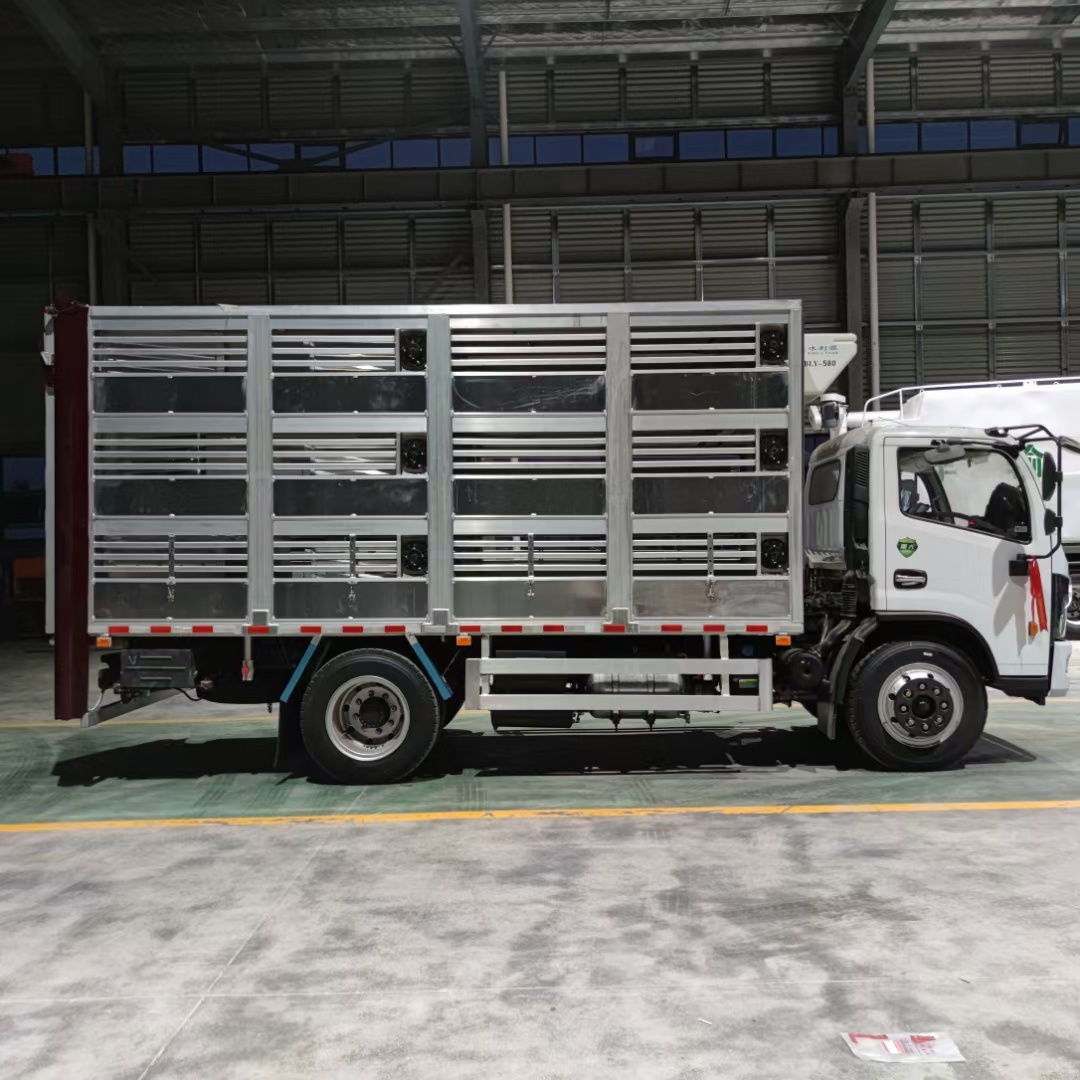Ciężar&oacute;wka do transportu bydła ze stopu aluminium Dongfeng Dolica