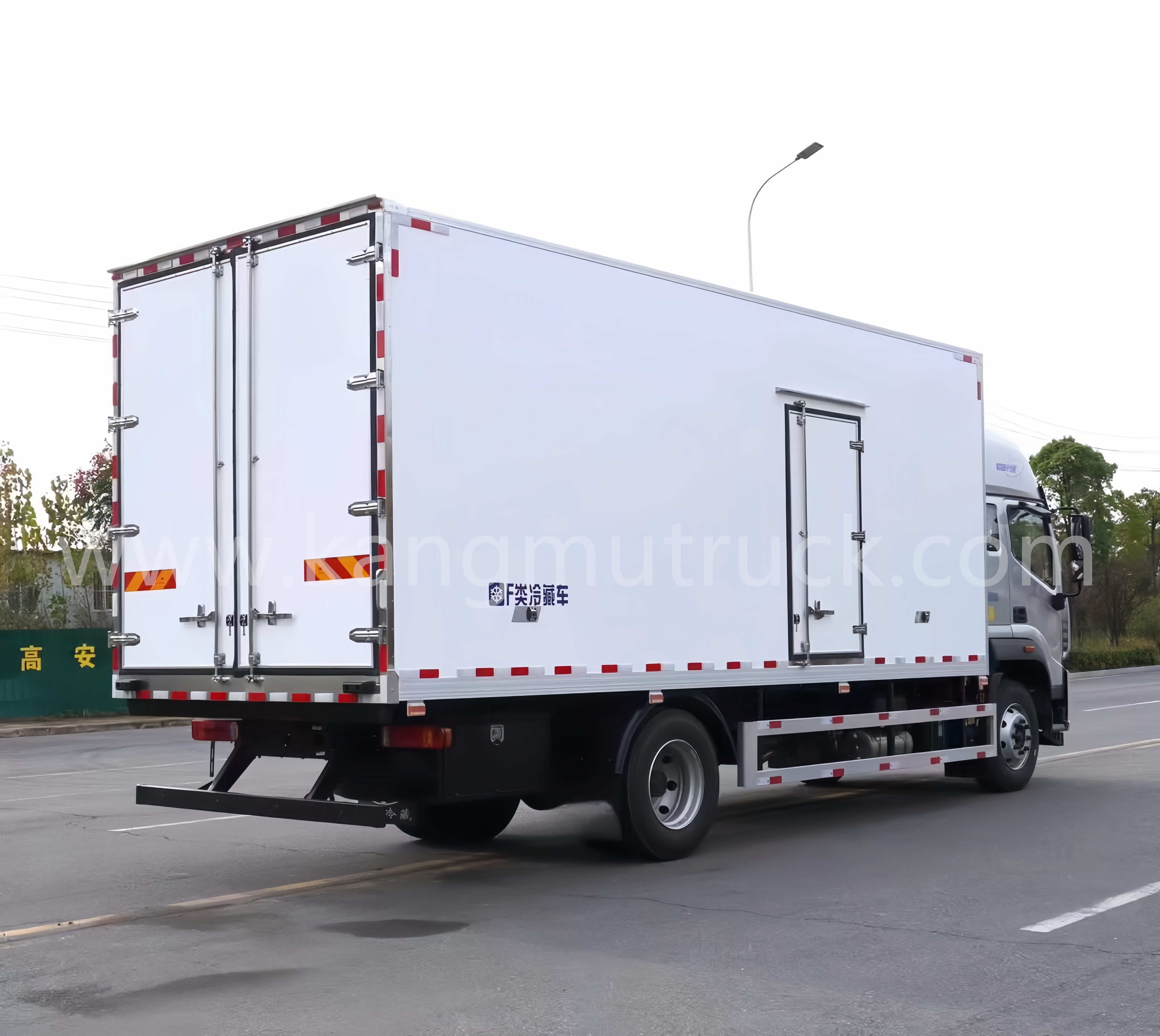 شاحنة مبردة FOTON 6.8M 300HP 