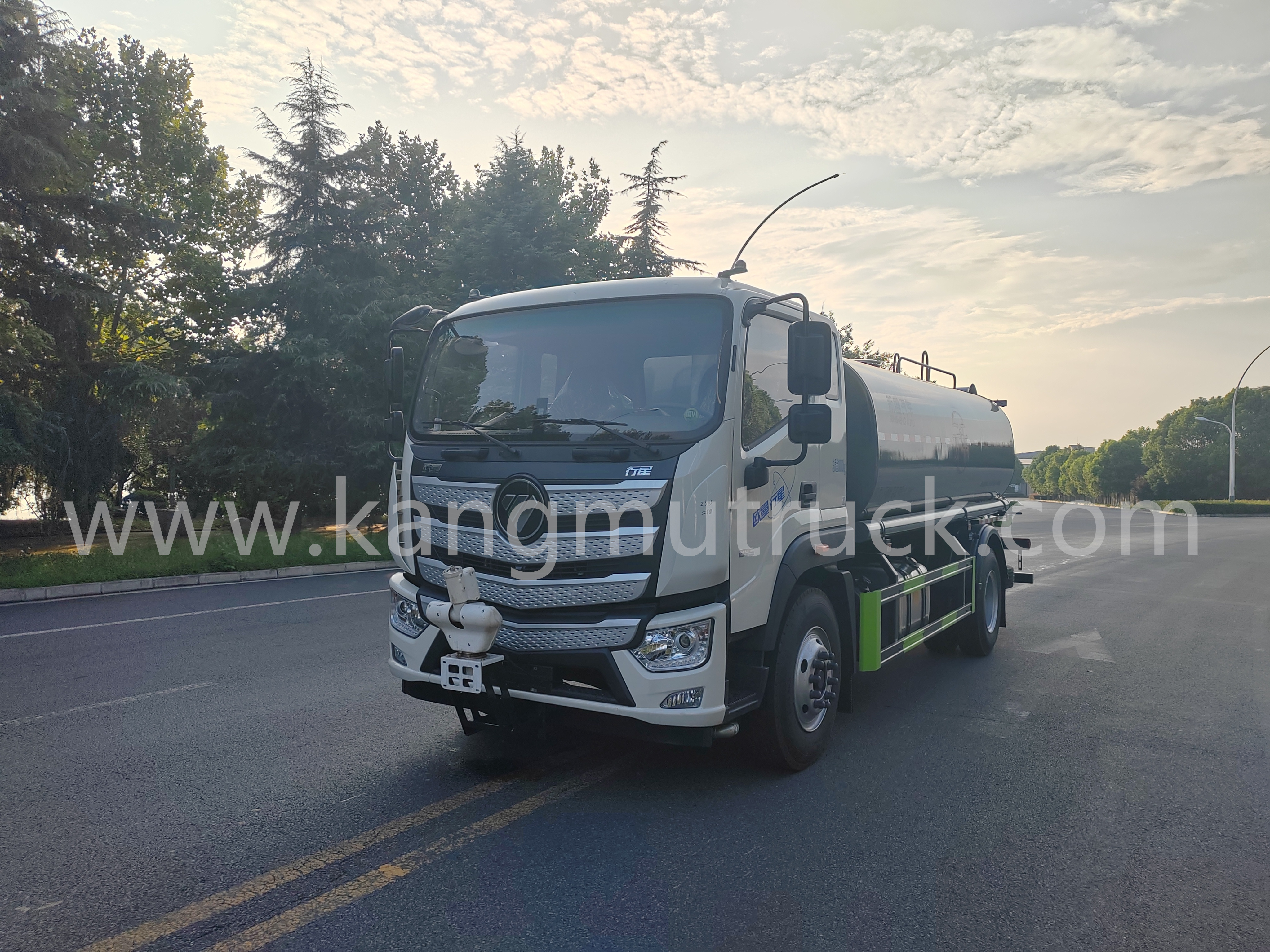 Foton Ouman Planet kamion s prskalicama od 15 cbm