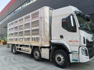 Dongfeng အလူမီနီယမ် 3 Axles မွေးမြူရေးနှင့်ကြက်သယ်ကား (290HP)