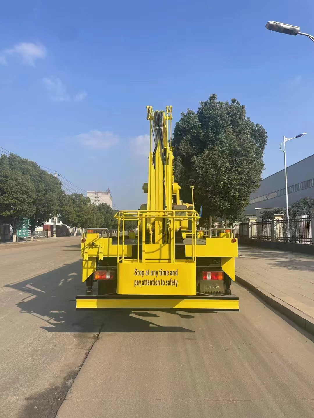 HOWO 27m Aerial Lift Truck Beam Lifter Truck