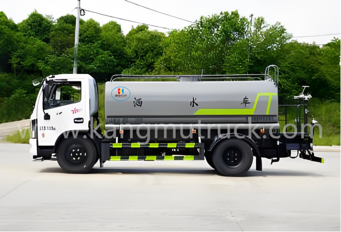 Dongfeng Dolika 9 CBM 156HP รถบรรทุกสปริงเกอร์