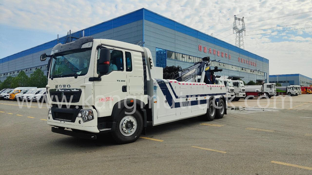 Sinotruk HOWO zadn&iacute; dvoun&aacute;pravov&yacute; odtahov&yacute; vůz