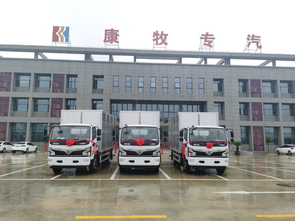 Ciężar&oacute;wka do transportu bydła ze stopu aluminium Dongfeng Dolica