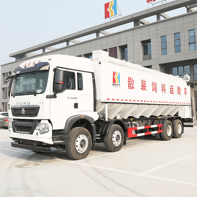 Sinotruck HOWO 8X4 34cbm فله Feed Grain Truck for Feed Grain Delivery
