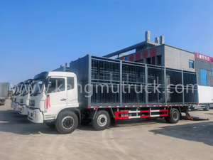Voz&iacute;k na prepravu hospod&aacute;rskych zvierat s plotom Dongfeng
