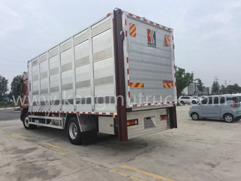 Dongfeng Chenglong 4X2 Aluminiowa ciężar&oacute;wka do transportu bydła i drobiu