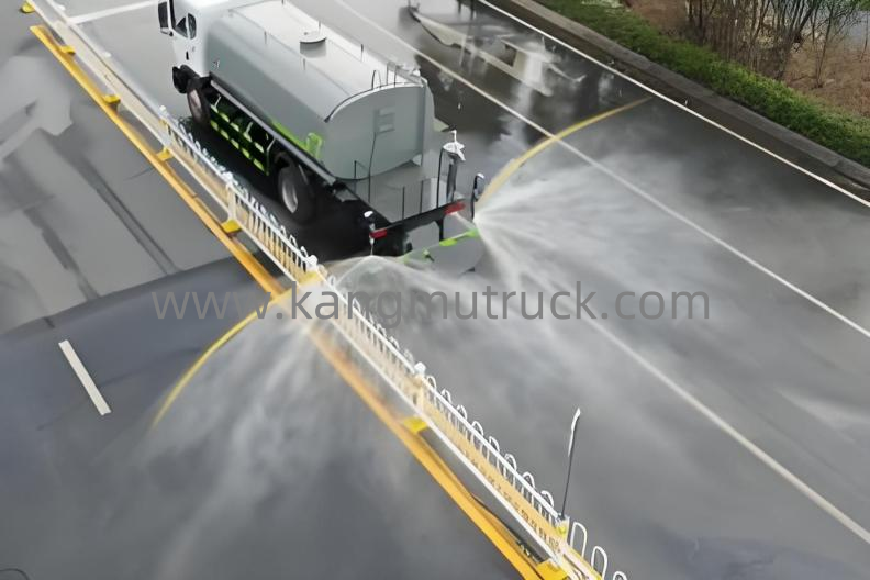 Camion de pulv&eacute;risation Dongfeng Furuka Yunnei 126HP 5cbm